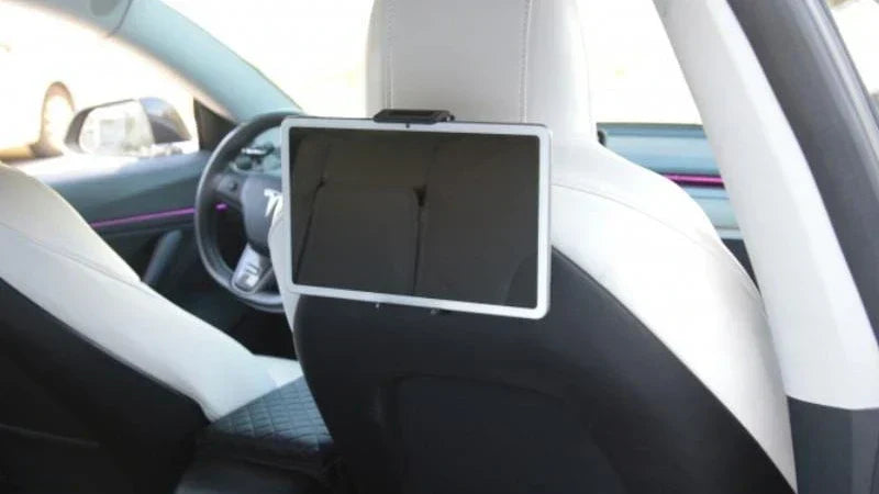 Barn i bilen: Praktisk tilbehør til Tesla som gjør hverdagen lettere