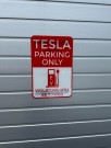 Tesla parking only skilt - Tesla Model thumbnail