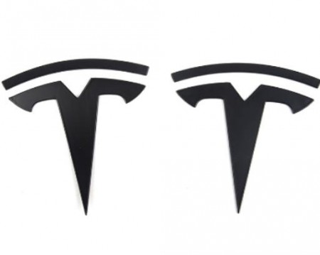 Emblem - Model Y / 3