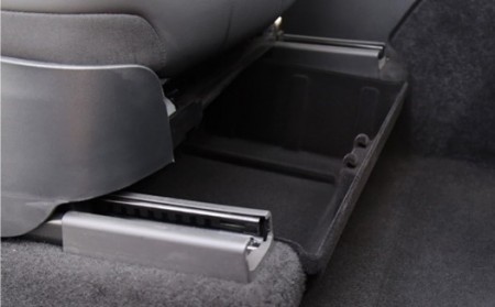 Oppbevaringsskuff under forsetet - Tesla Model Y