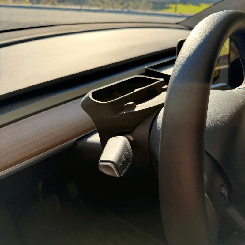 Autohobby Brilleoppbevaring og mobilholder på rattstamme - Model Y & 3